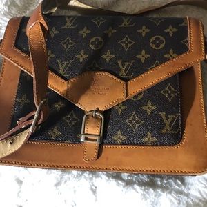Louis Vuitton authentic vintage messenger handbag